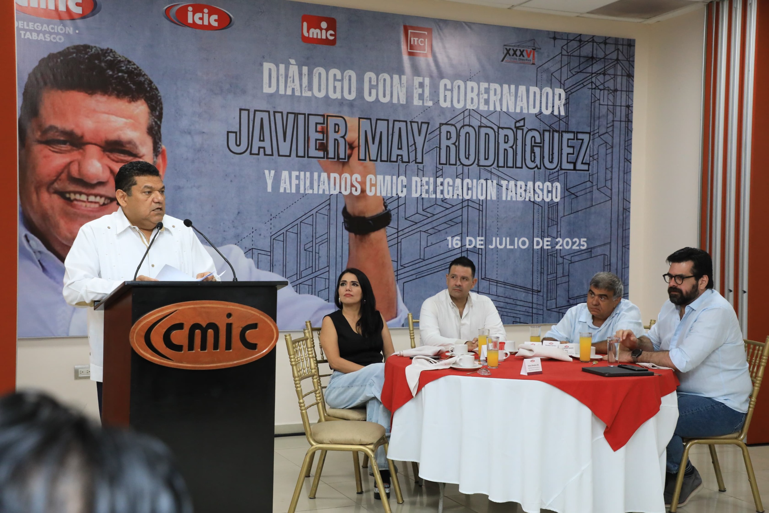 Gobierno del Estado invierte este año 4 mil mdp en obra pública lo que genera empleos y fortalece la economía, afirmó Javier May en reunión con integrantes de la CMIC.