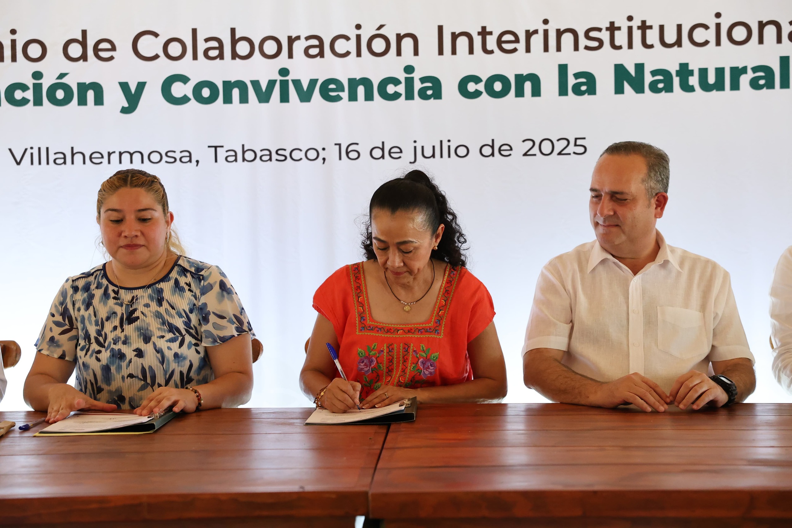 Firman convenio de colaboración DIF Tabasco y Yumka’ para beneficiar con descuentos a grupos vulnerables, usuarios de centros asistenciales y estudiantes.