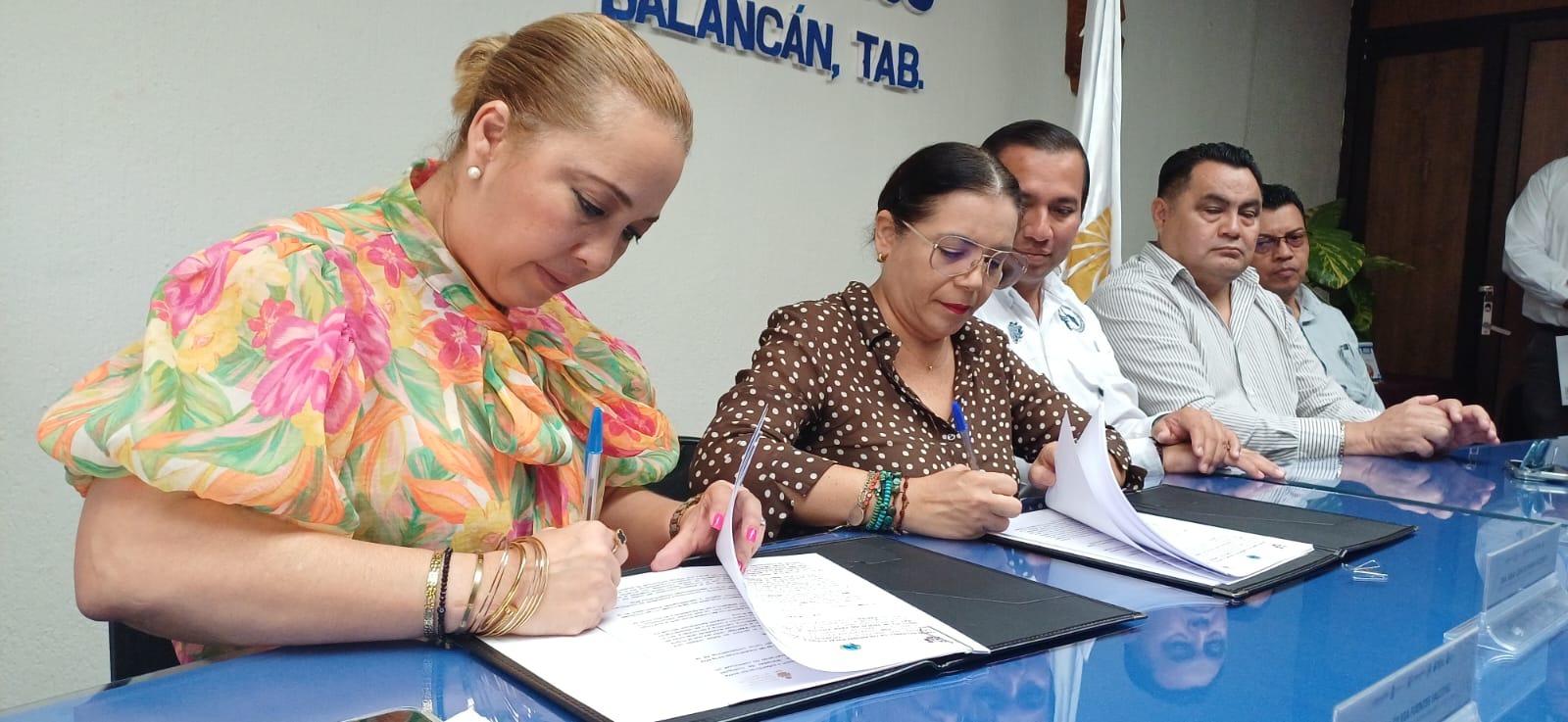 Firman convenio de colaboración IEAT-Tecnológico de Los Ríos.