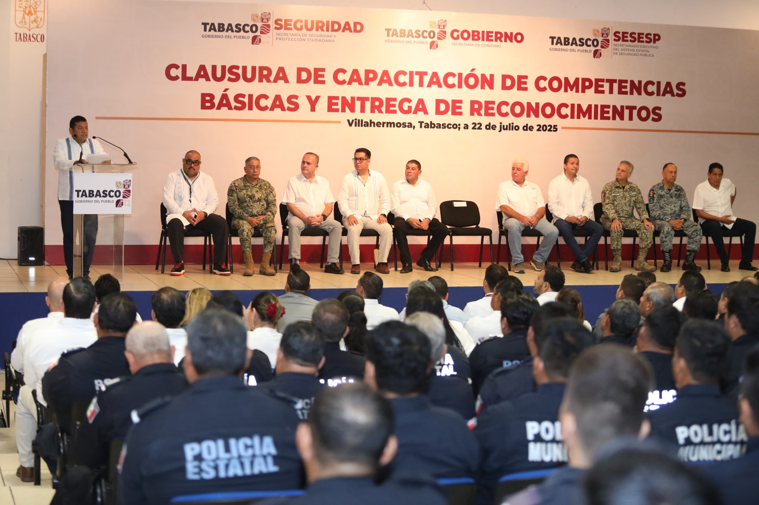 Gobierno del Estado impulsa la profesionalización de 2,605 elementos policiacos; en Tabasco la actuación criminal nunca estará por encima del poder institucional y legal: Javier May.