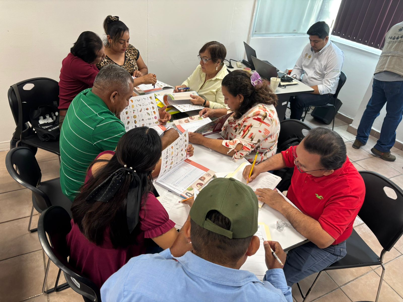 Brinda IEAT formación sobre nueva metodología en alfabetización “Nombrando y Contando al Mundo 2025”.