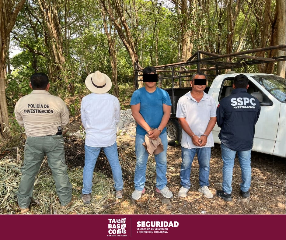 Detiene la FIRT Olmeca a dos personas por tirar escombro en la Laguna del Camarón.