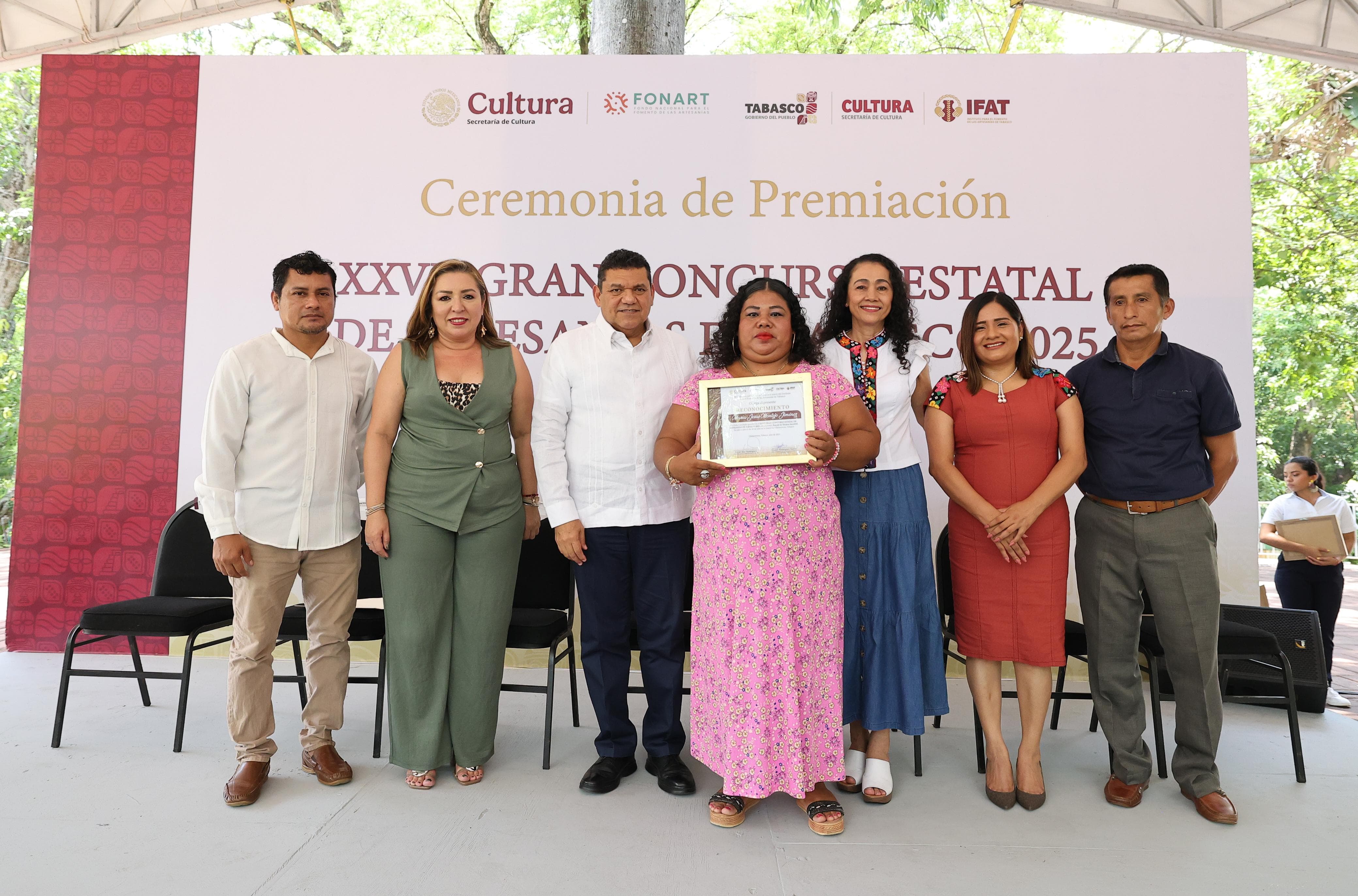 Premia Gobernador Javier May a ganadores del XXVII Gran Concurso Estatal de Artesanías Tabasco 2025.
