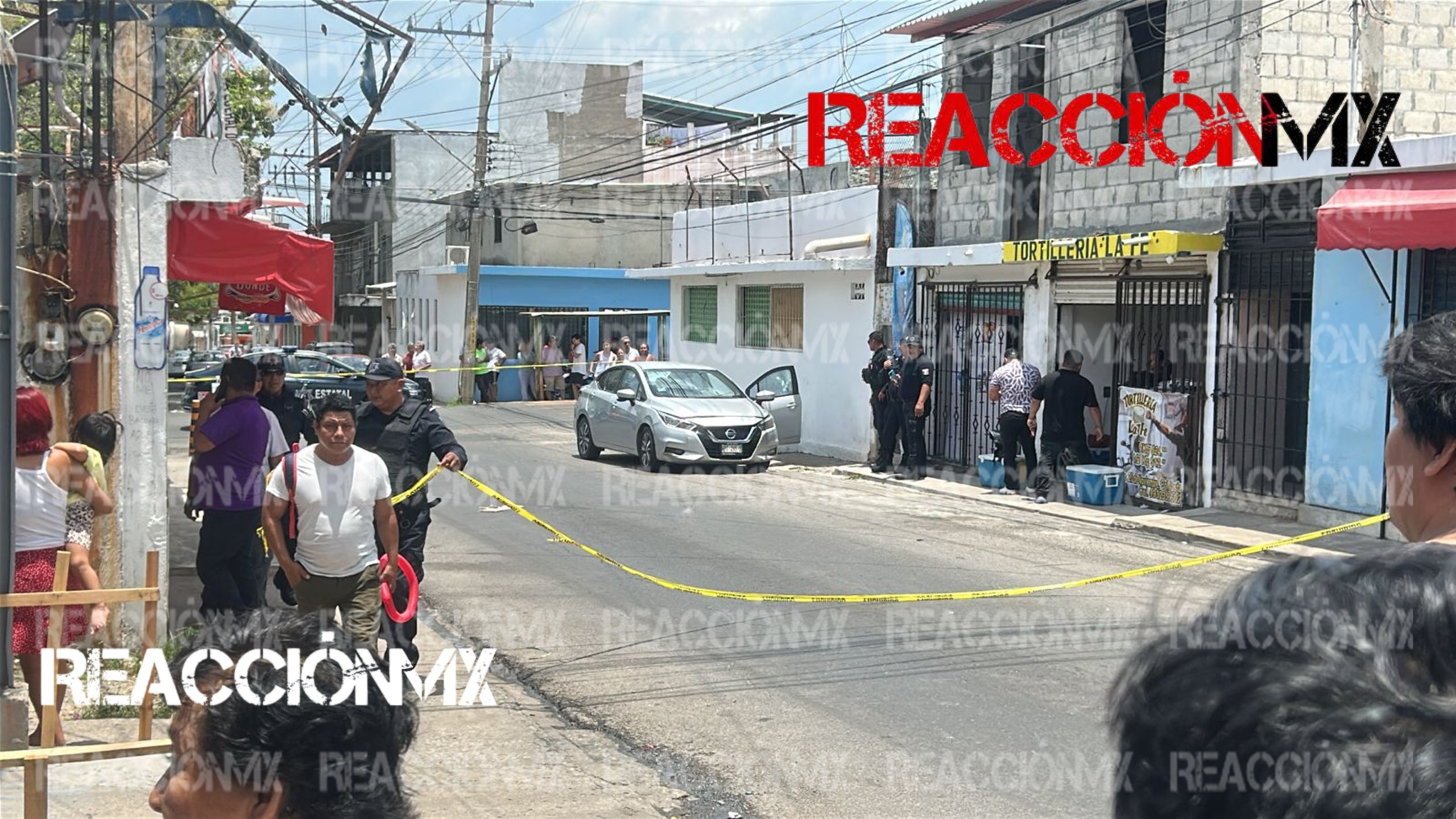 Balean a dos personas mientras circulaban en un automóvil en la colonia Atasta de Serra.