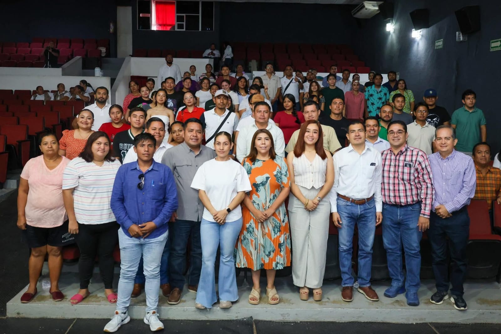Alcaldesa Mari Luz Velázquez Jiménez reafirma su compromiso con la juventud.