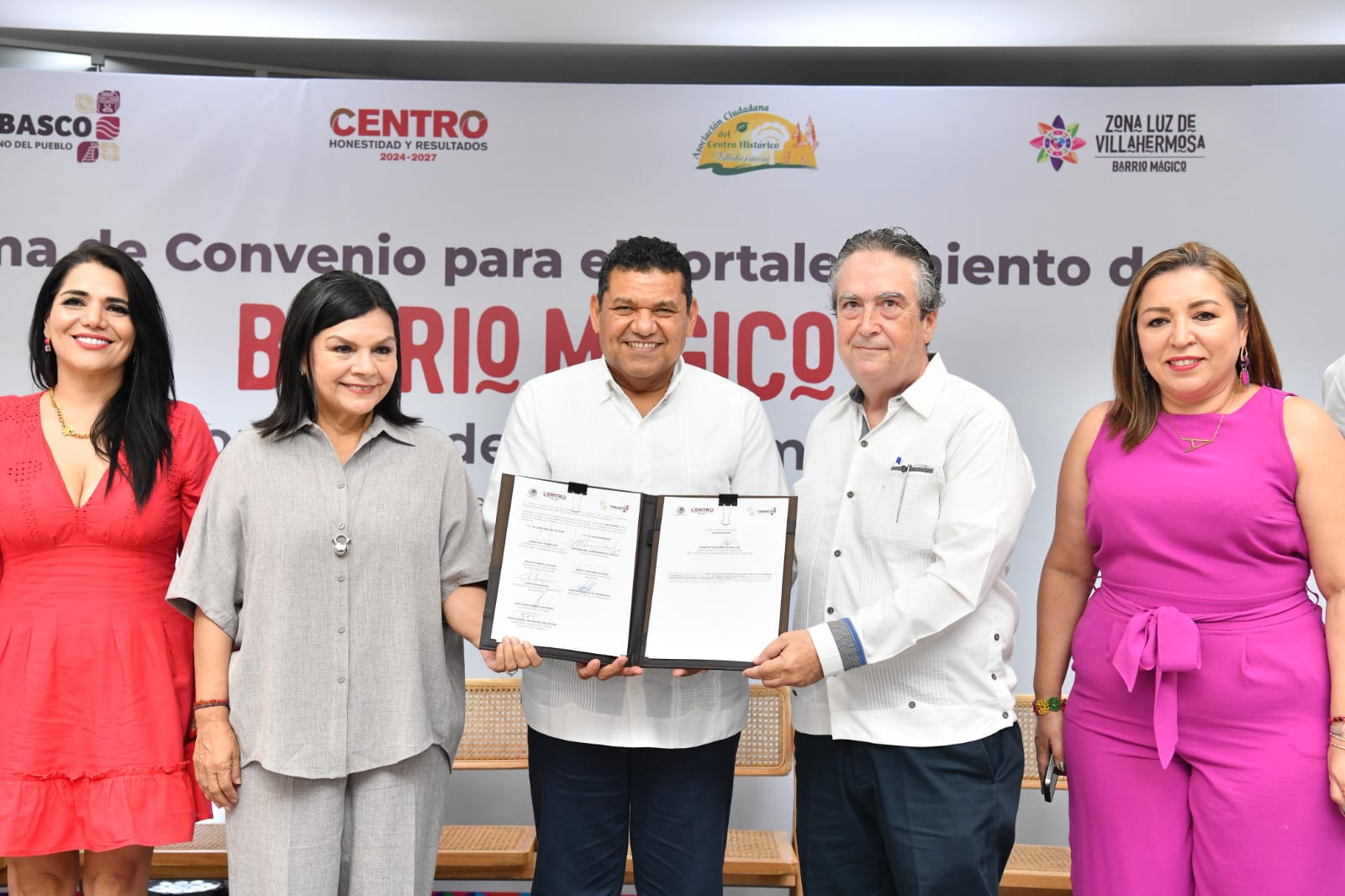 Firman Gobierno del Estado y Ayuntamiento de Centro convenio de colaboración para mejorar calidad de vida y oferta turística del Barrio Mágico de Villahermosa.