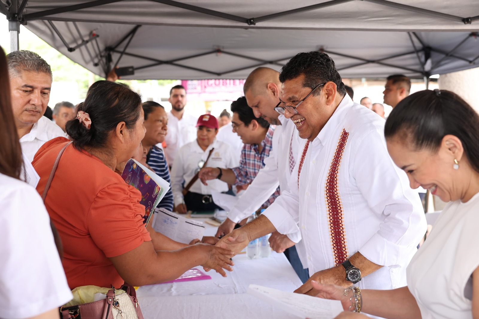 En Macuspana continuarán aterrizando beneficios del Gobierno del Estado, remarca Javier May al visitar Ciudad Pemex con las Jornadas de Atención.
