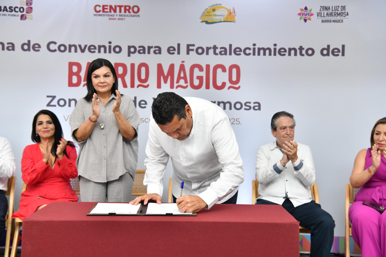 El corazón histórico de la capital tabasqueña merece toda nuestra atención, destaca Javier May Rodríguez al firmar Convenio para fortalecer Centro Antiguo de Villahermosa.