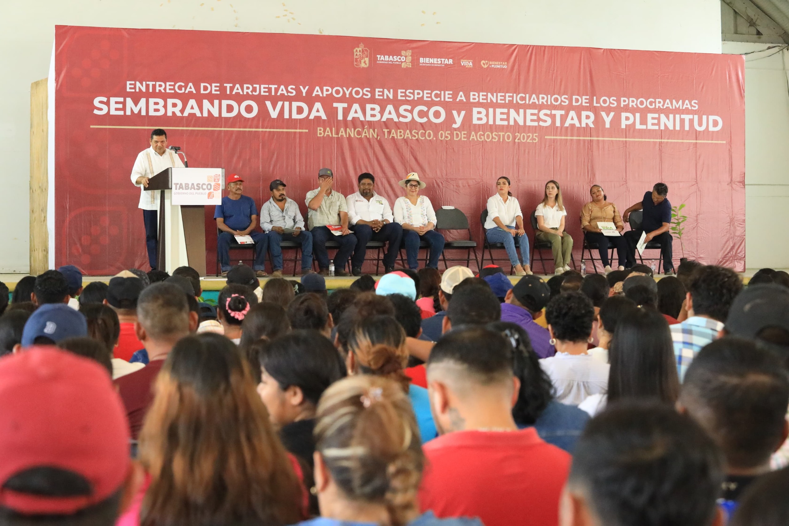 Reciben 917 beneficiarios de Balancán y Tenosique, tarjetas de Sembrando Vida; Gobierno del Estado crea empleos que fortalecen economía y crean arraigo.