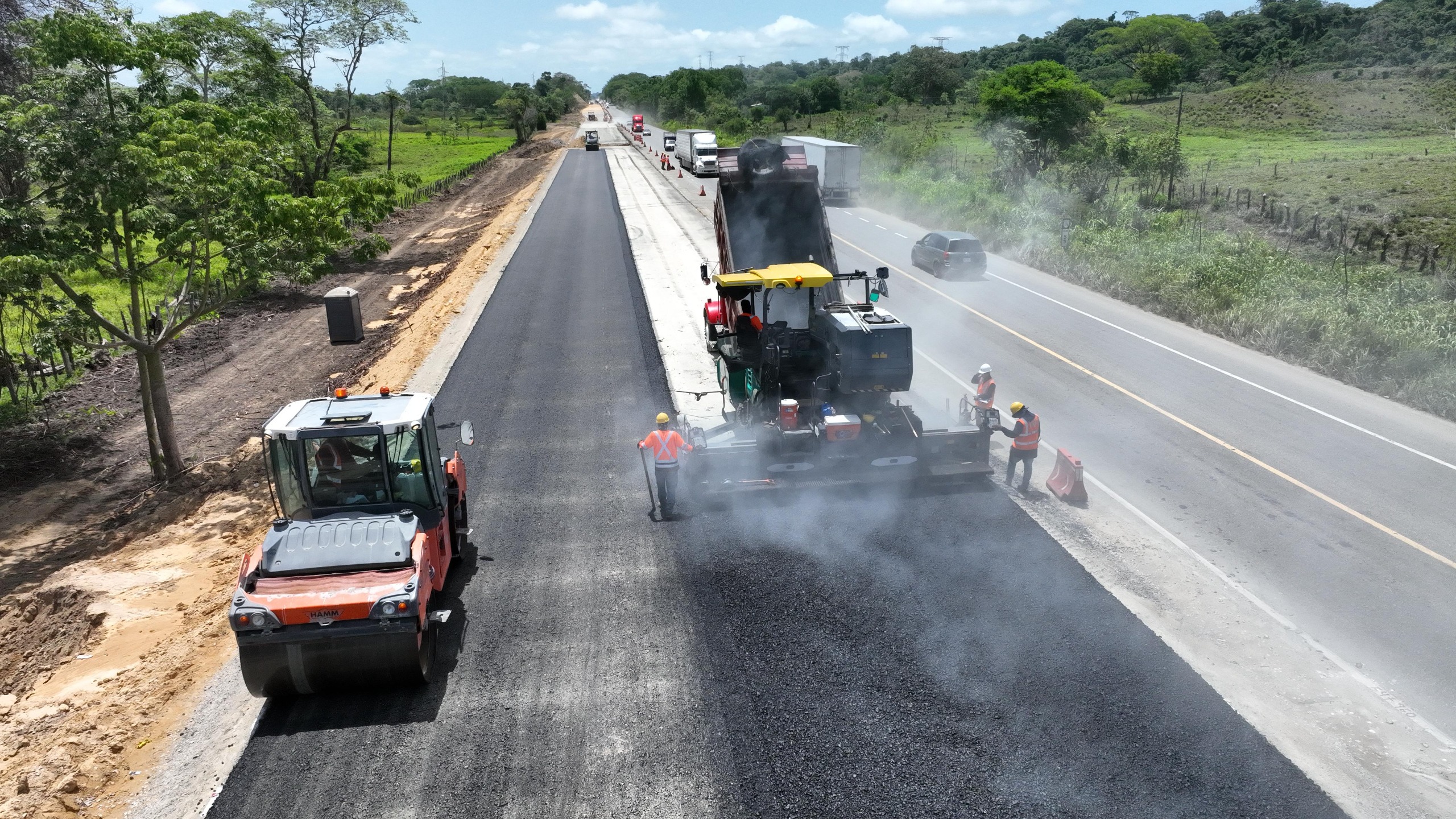 Ampliación de la carrera de Macuspana-Escárcega traerá modernidad y seguridad vial, coinciden ciudadanos.