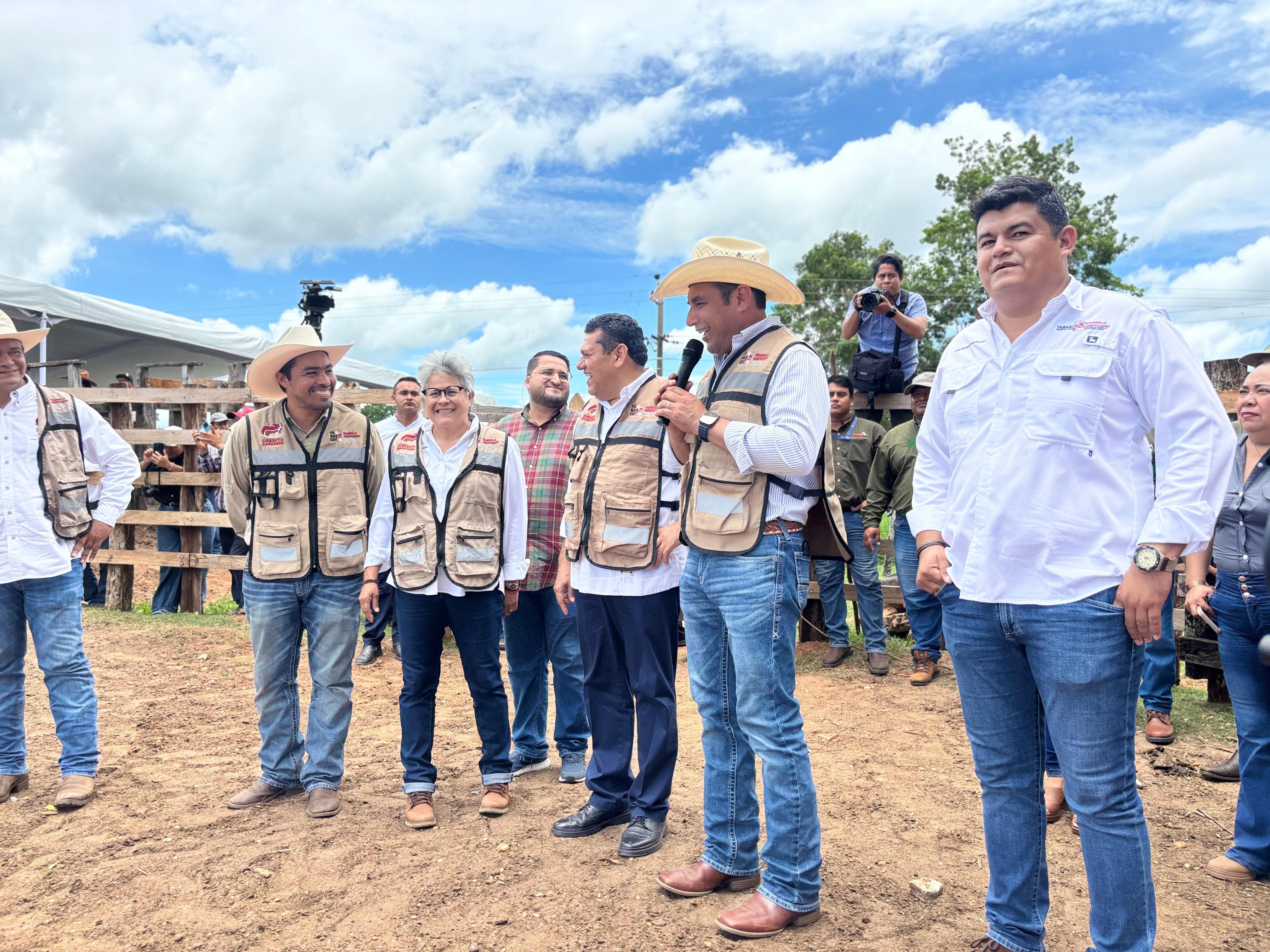 Avanza programa Crédito Ganadero a la Palabra, en apoyo a 710 familias productoras de Macuspana y Emiliano Zapata.