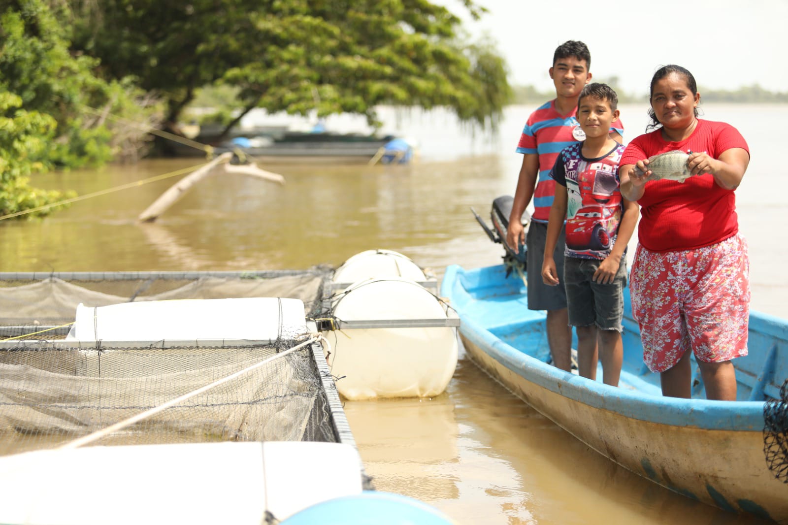 Pescando Vida fortalece la economía, pero sobre todo genera unión familiar, manifiestan beneficiarios en Jonuta.
