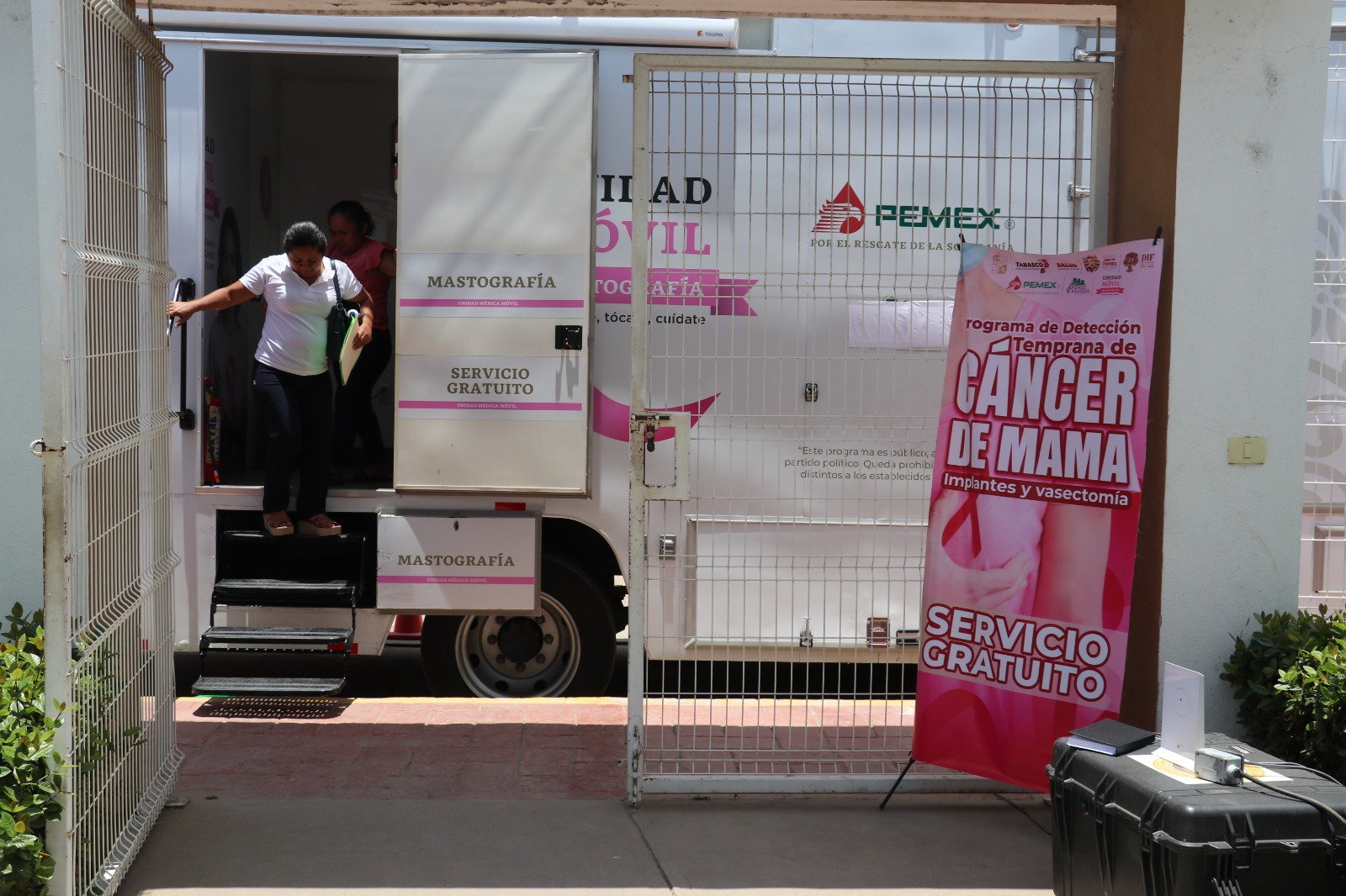 Garantizan Salud y Pemex atención gratuita a las mujeres de Jalpa de Méndez.