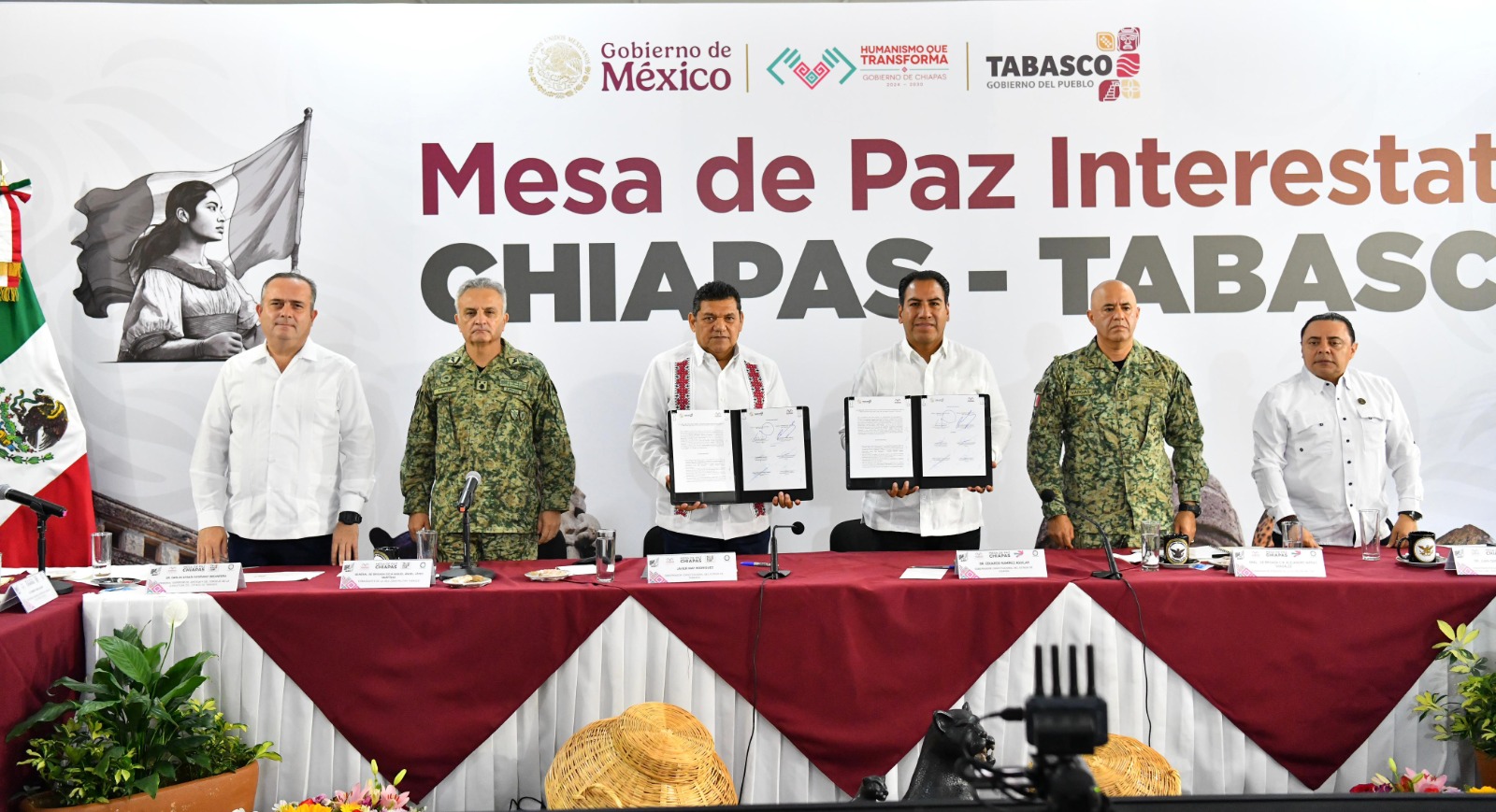 Fortalecen Tabasco y Chiapas acuerdos por la seguridad, al firmar nueva colaboración para combatir los delitos; “nunca más se cruzará la frontera entre la delincuencia y las autoridades”, compromete Javier May.