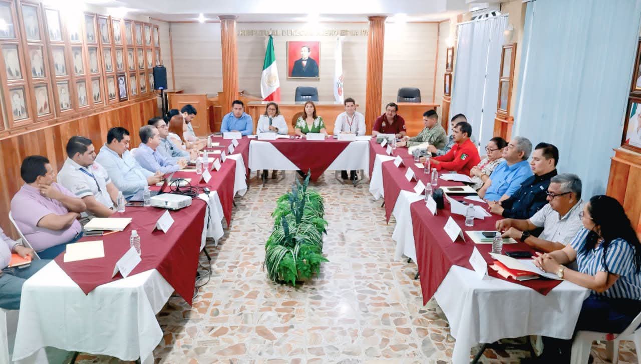 Mari Luz Velázquez Jiménez encabeza la sesión ordinaria del Consejo Municipal de Protección Civil, con el objetivo de fortalecer las acciones preventivas y de respuesta ante cualquier contingencia.