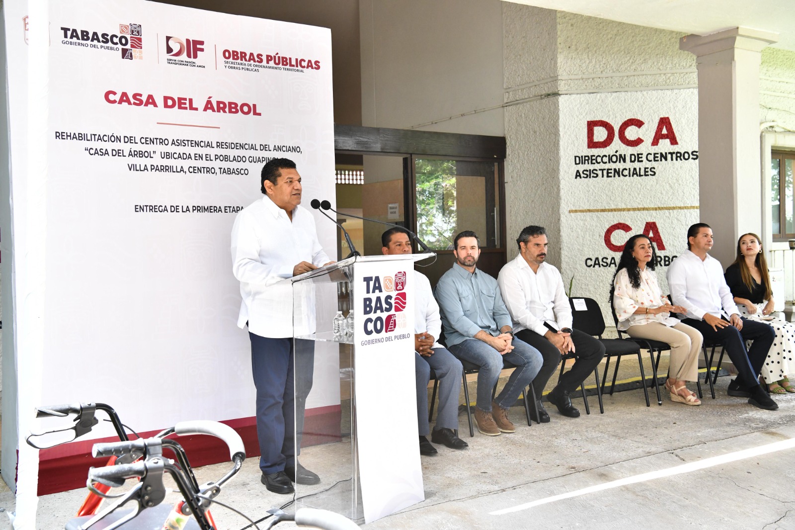 Inaugura Javier May rehabilitación de la ‘Casa del Árbol’ y garantiza la adecuada atención de los adultos mayores que ahí viven.