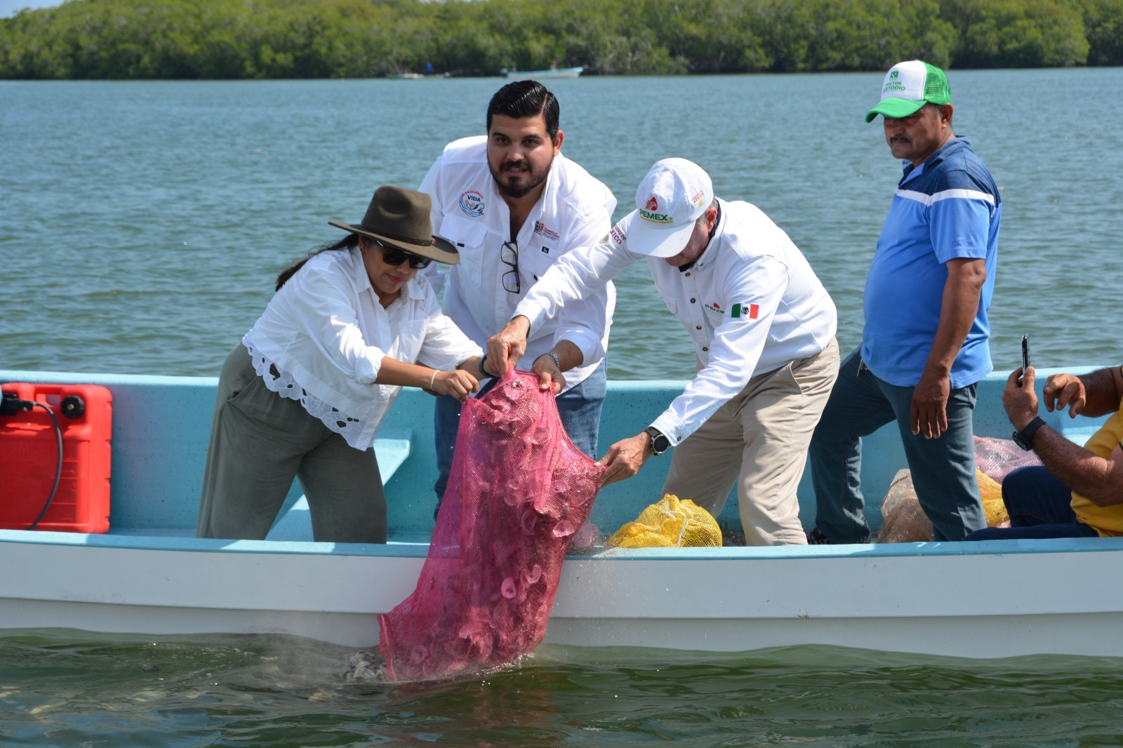 Apoya Pemex a ostricultores de Tabasco para repoblar sistemas lagunares.