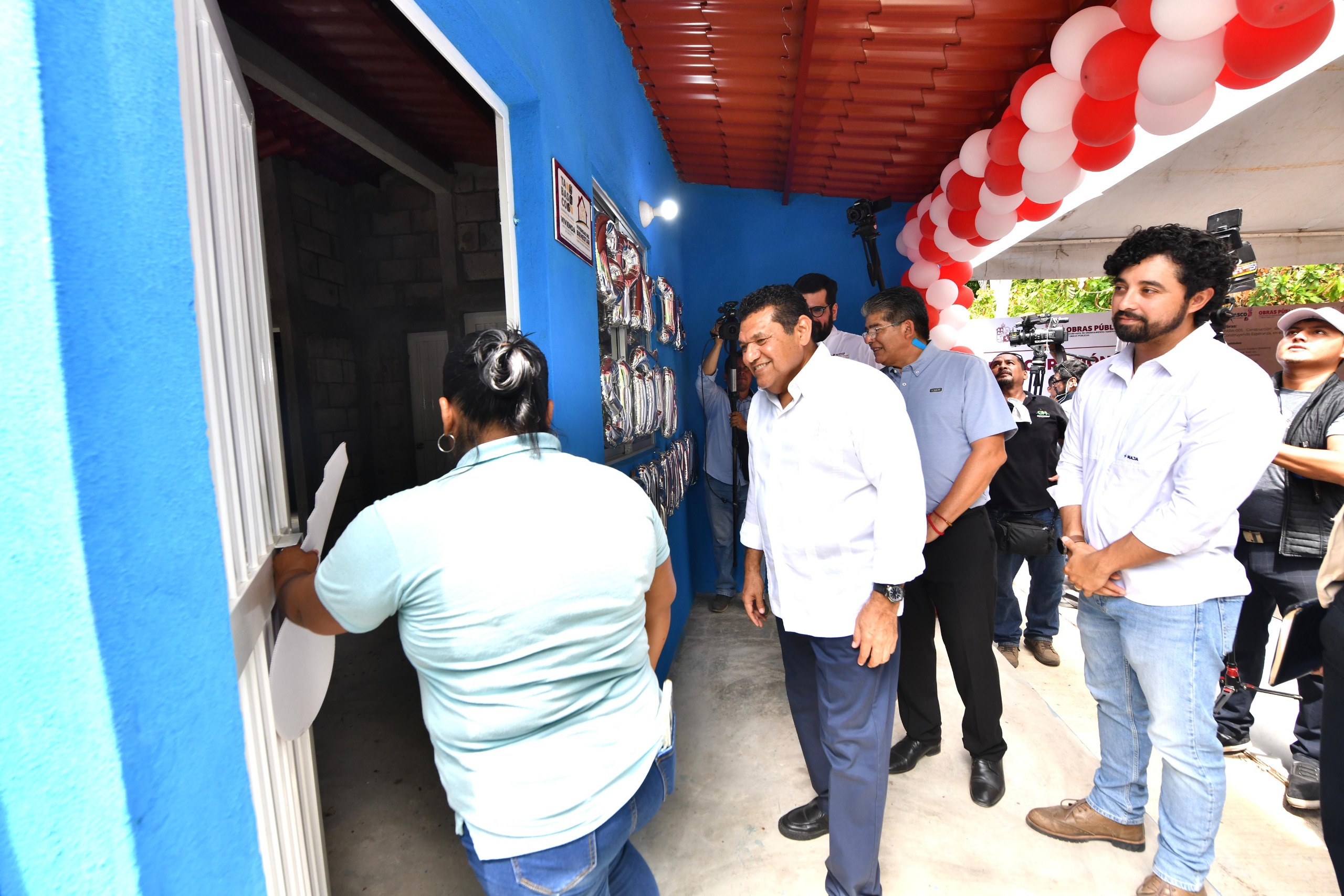 Gobierno del Estado sí cumple su palabra, destaca madre de familia al recibir su nueva casa: entrega Javier May 21 viviendas rurales en Paraíso y 20 más en Cunduacán.