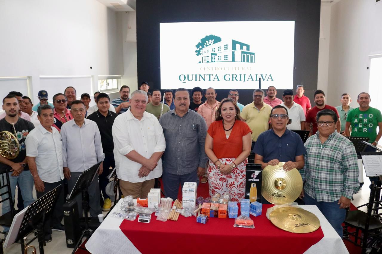 Banda Sinfónica del Gobierno del Estado recibe 405 accesorios instrumentales.