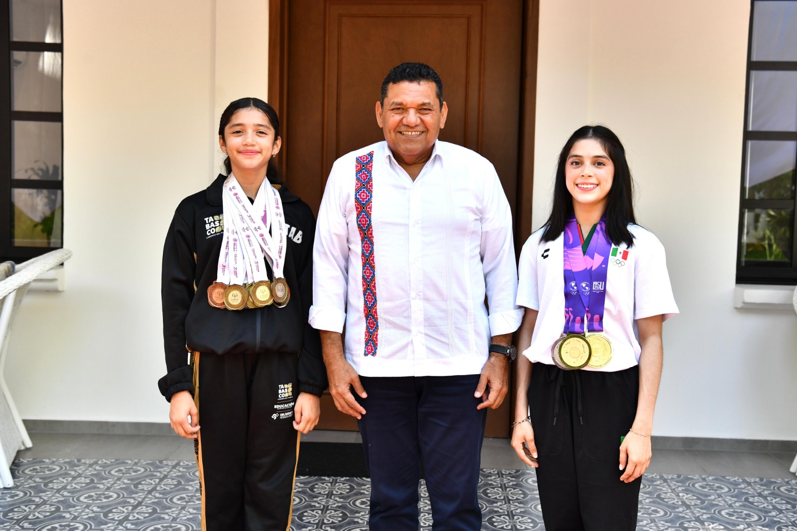 Apoyo incondicional de la familia y el respaldo del Gobierno del Estado, pilares para deportistas tabasqueños, señalan las multimedallistas hermanas Ramírez del Puerto.