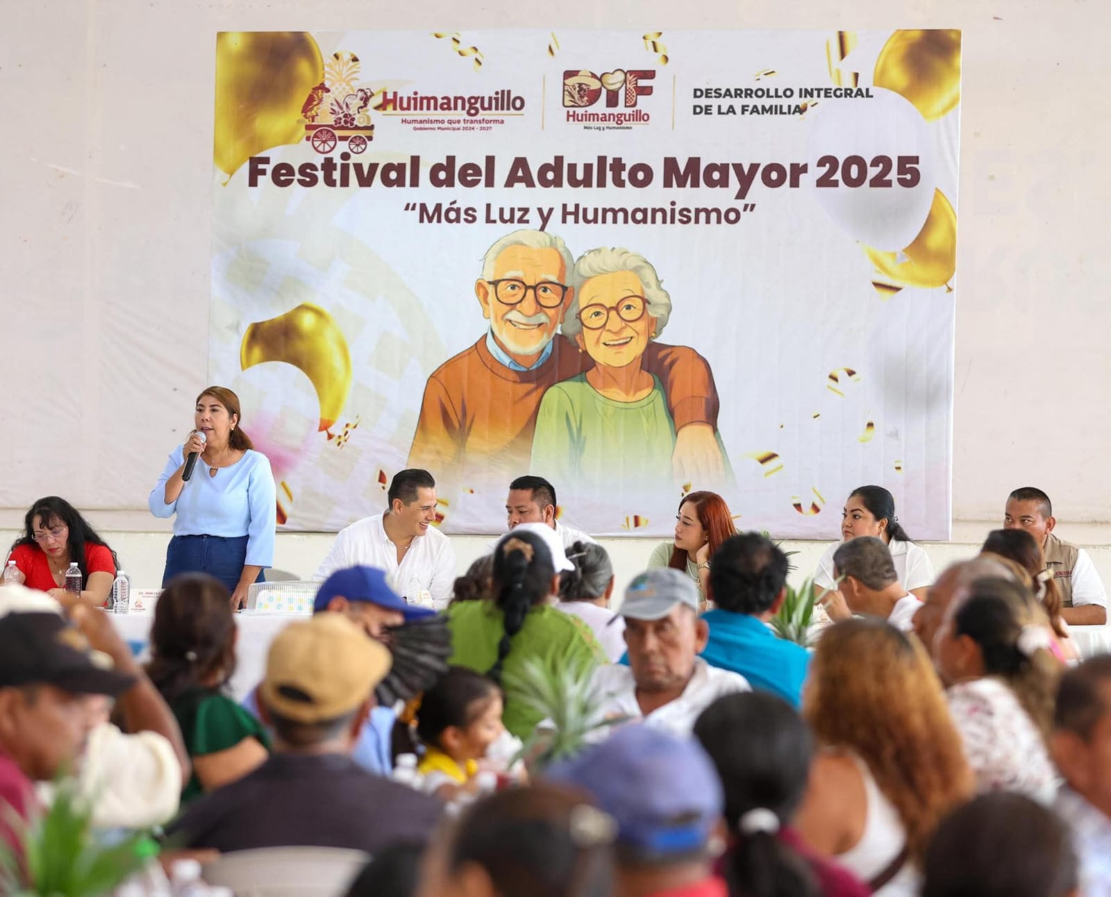 Alcaldesa Mari Luz Velázquez Jiménez encabeza emotivo festival del Día del Abuelo en Huimanguillo.