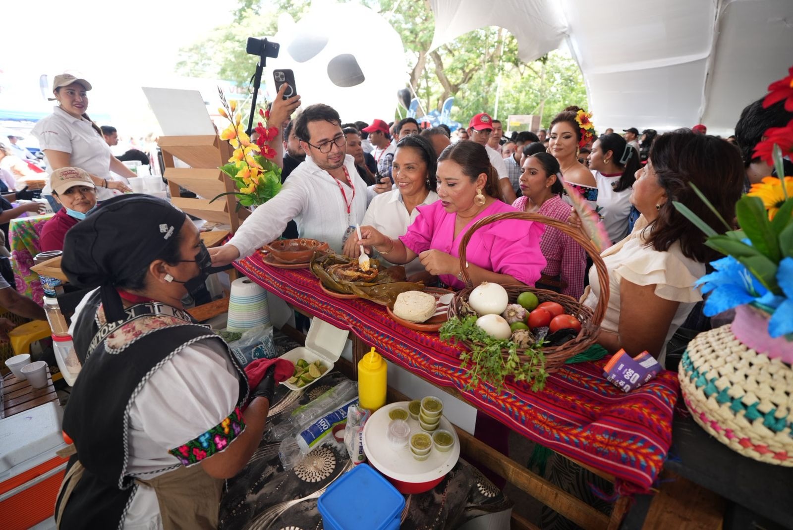 Arranca el Primer Festival de la Barbacoa; más de 20 toneladas del platillo serán elaborados por cocineras y cocineros cunduacanenses.