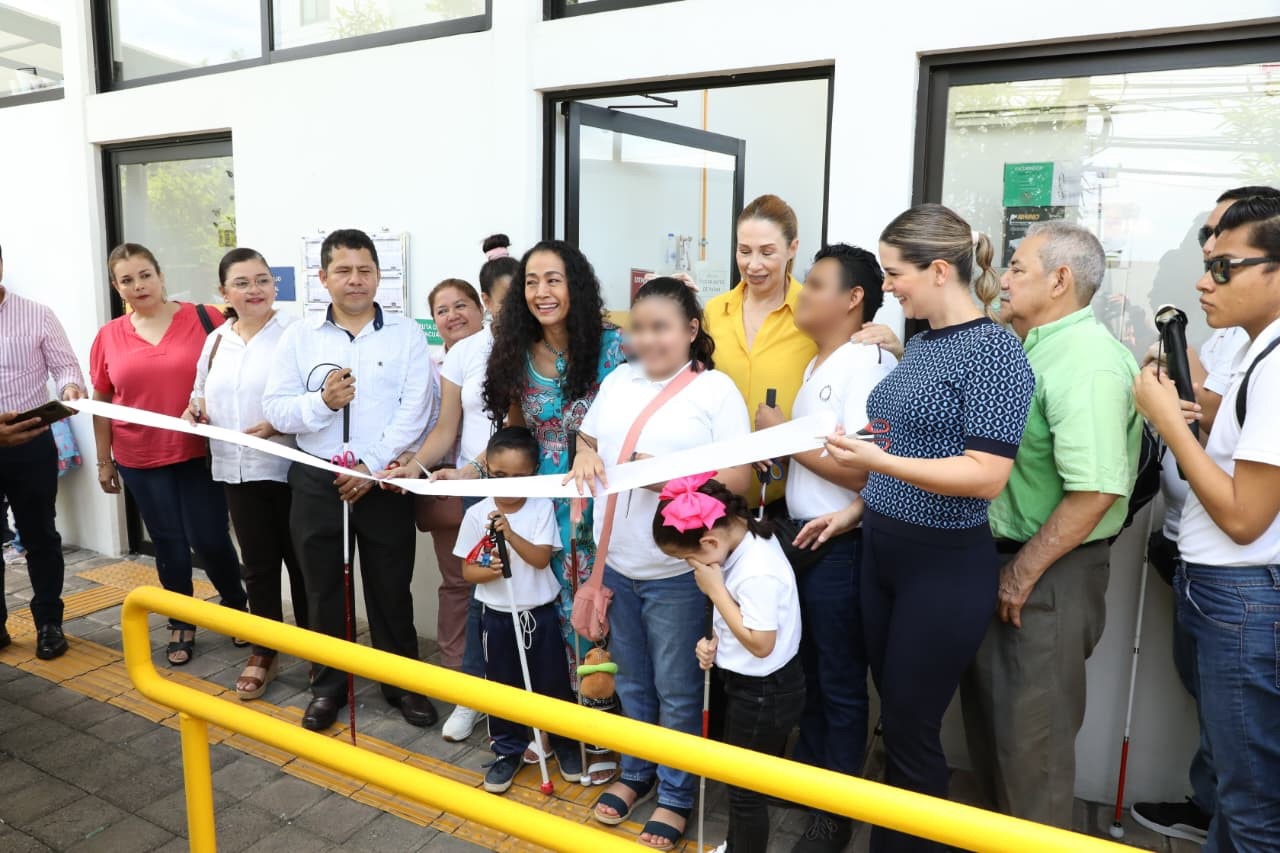 Entrega DIF Tabasco, nueva área de Capacitación Laboral en Centro de Atención a Ciegos y Débiles Visuales.