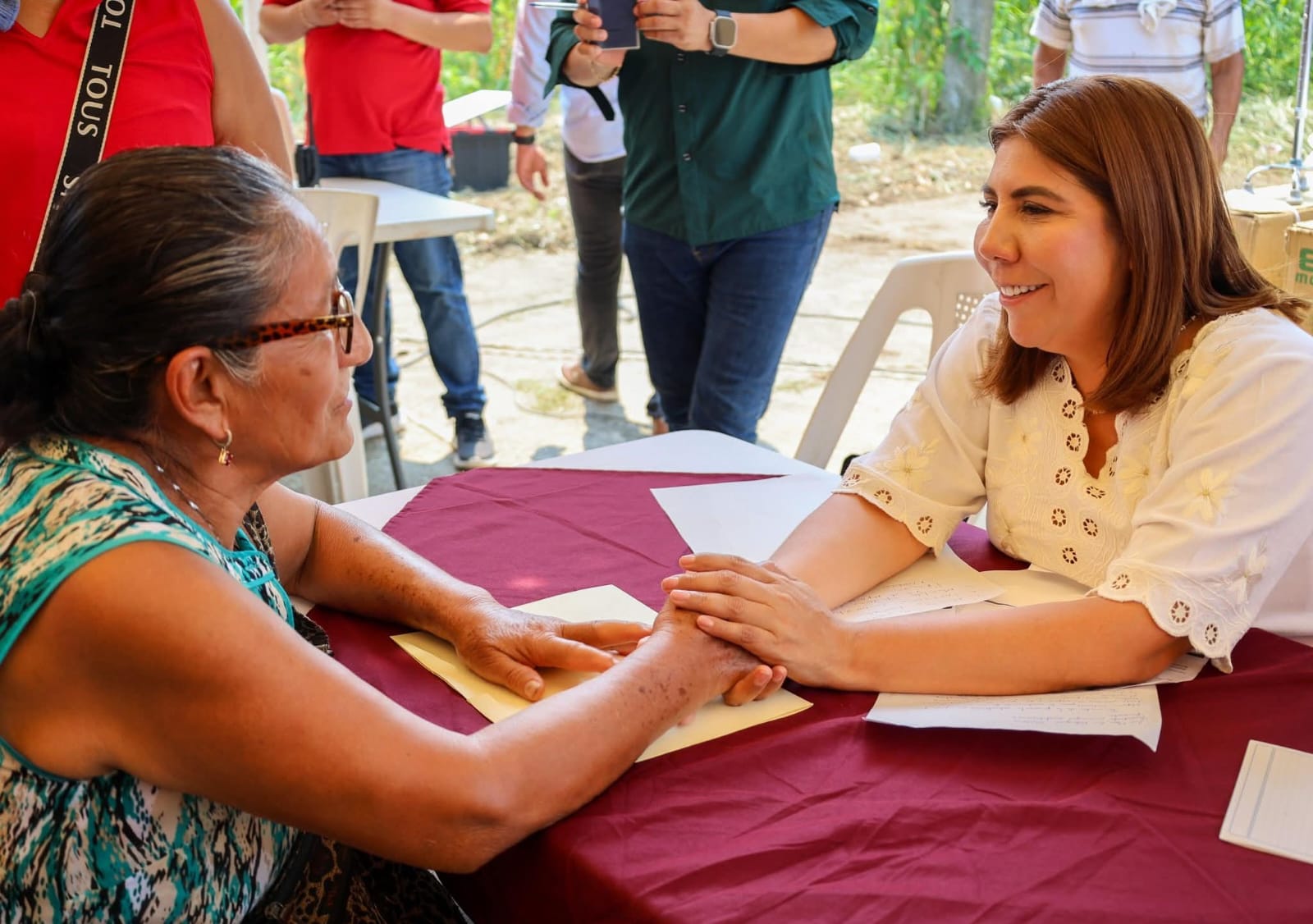 Alcaldesa Mari Luz Velázquez Jiménez encabeza una audiencia en territorio, en la Villa Flores 1ra sección de Huimanguillo.