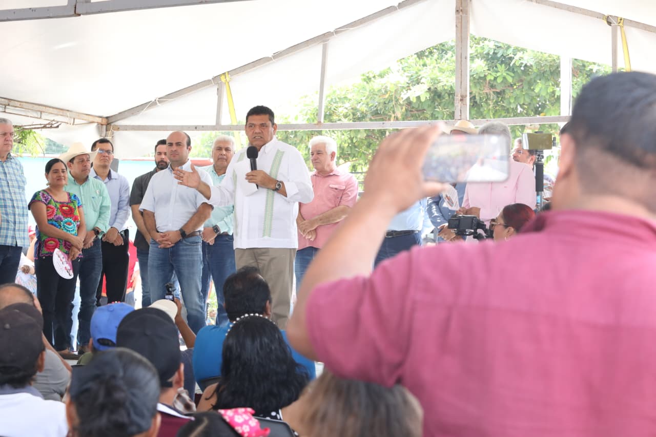 En la primera vez que un Gobernador llega a este Centro Integrador, Javier May Rodríguez llevó todos los servicios del Gobierno del Pueblo hasta Manuel Buelta y Rayón en Teapa.