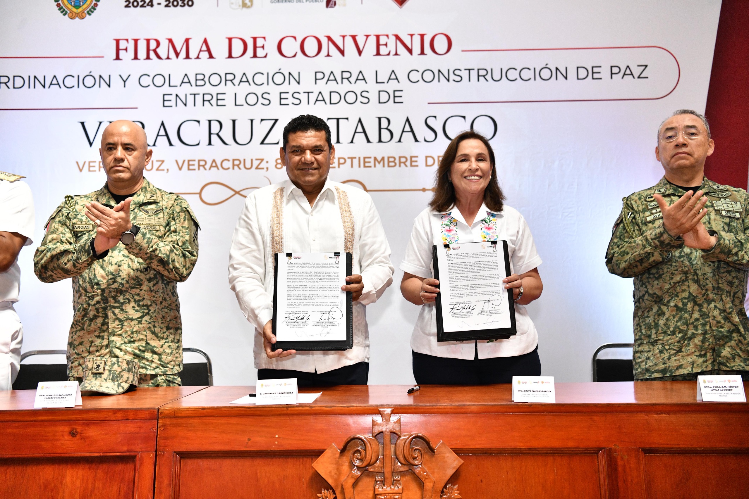 Suman esfuerzos por la seguridad Tabasco y Veracruz; gobernadores firman convenio de colaboración que permitirá una mejor organización y cooperación.