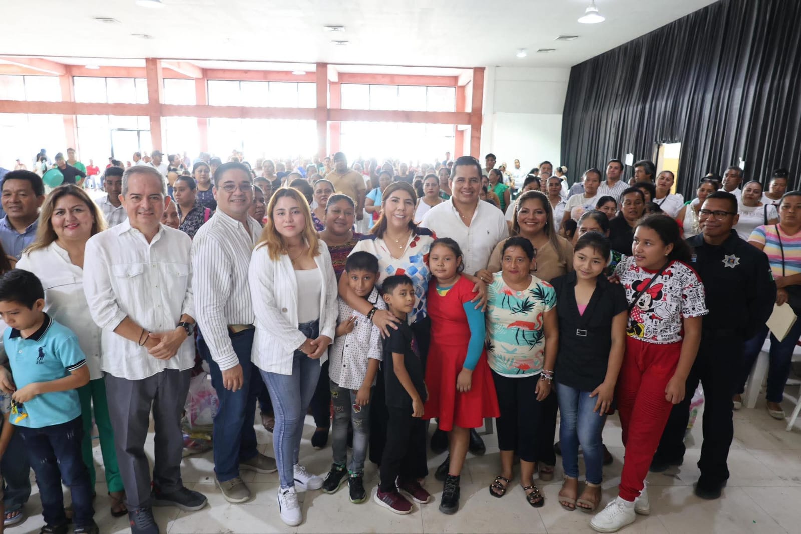 Alcaldesa Mari Luz Velázquez Jiménez realiza nueva entrega del proyecto de apoyo para niñas y niños en condición de orfandad.