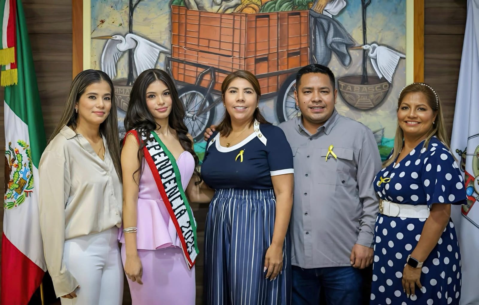 Alcaldesa Mari Luz Velázquez Jiménez presenta a Señorita Independencia Huimanguillo 2025.