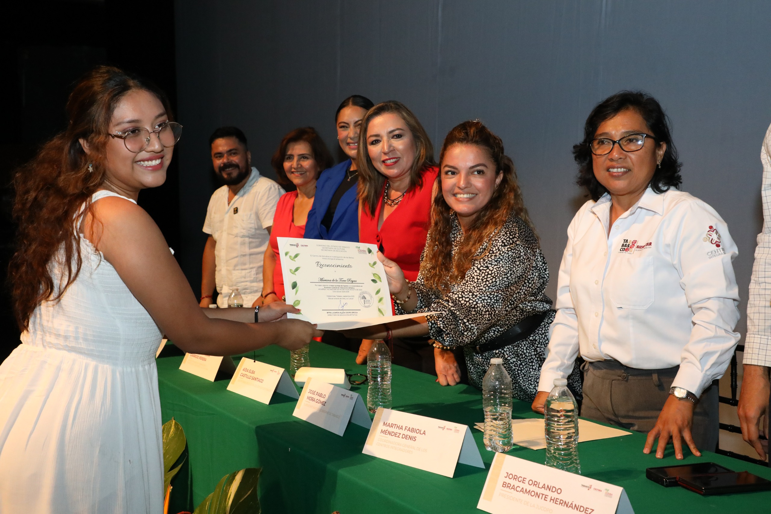 CEIBA celebra la graduación de la generación 2021-2025: 42 jóvenes hacen historia en las artes de Tabasco.