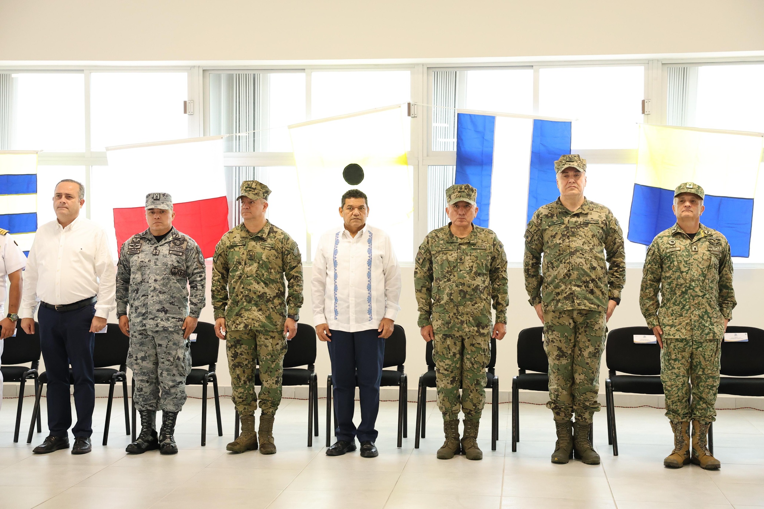 Asiste Gobernador Javier May Rodríguez a toma de protesta del nuevo Comandante de Tercera Región Naval.