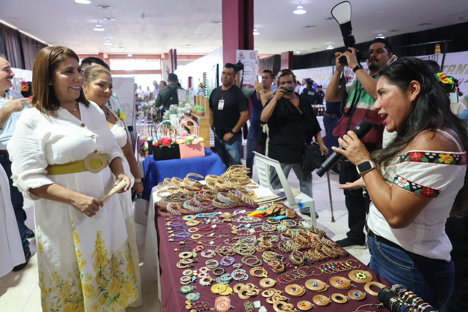 Alcaldesa de Huimanguillo inaugura la Feria 2025 “Luz y Algarabía”.
