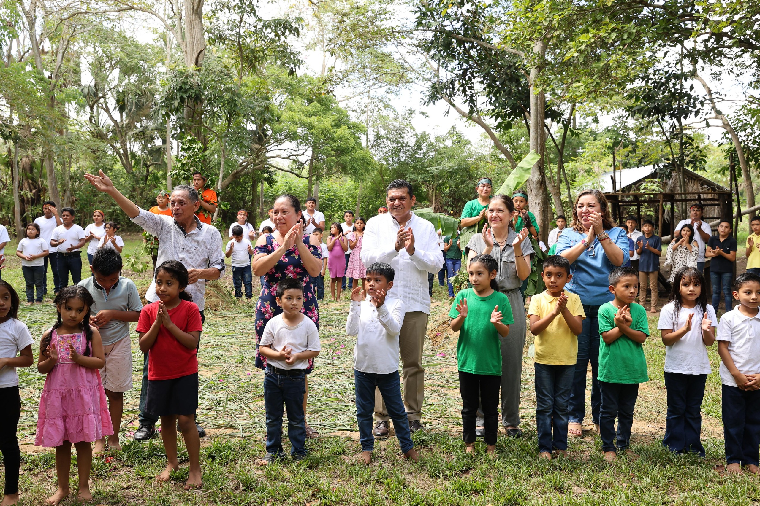 Asiste Javier May a presentación de obra del Laboratorio de Teatro Campesino e Indígena; Gobierno del Estado fomenta el valor histórico, social y artístico de nuestras raíces.