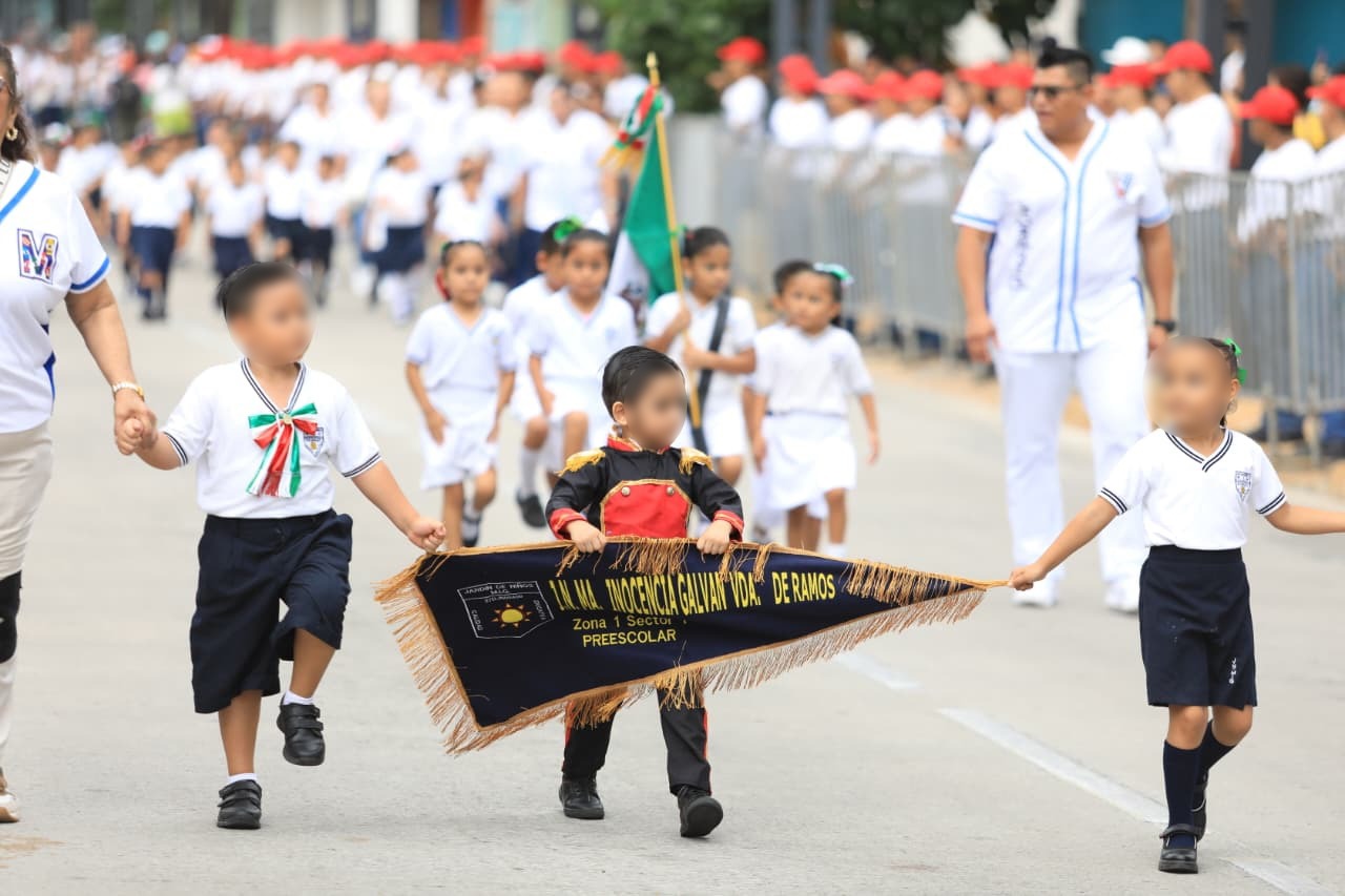 Legado de orgullo y tradición en el Desfile Cívico Militar conmemorativo de la Independencia de México: Niñez tabasqueña da vida a los héroes que nos dieron patria y libertad.