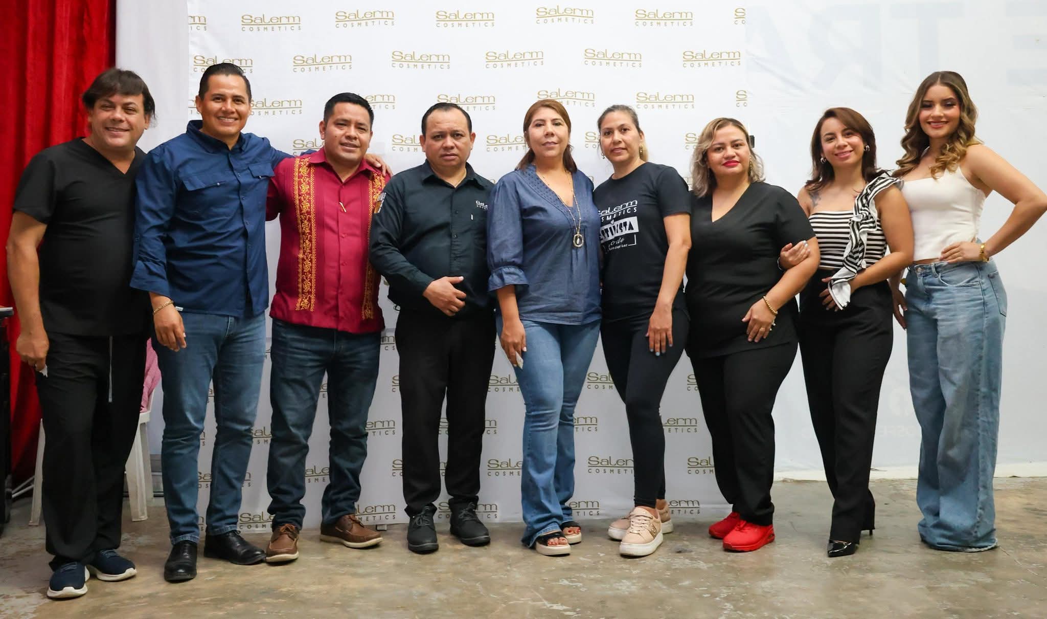 Alcaldesa Mari Luz Velázquez Jiménez encabeza clausura de talleres de capacitación para estilistas huimanguillenses.