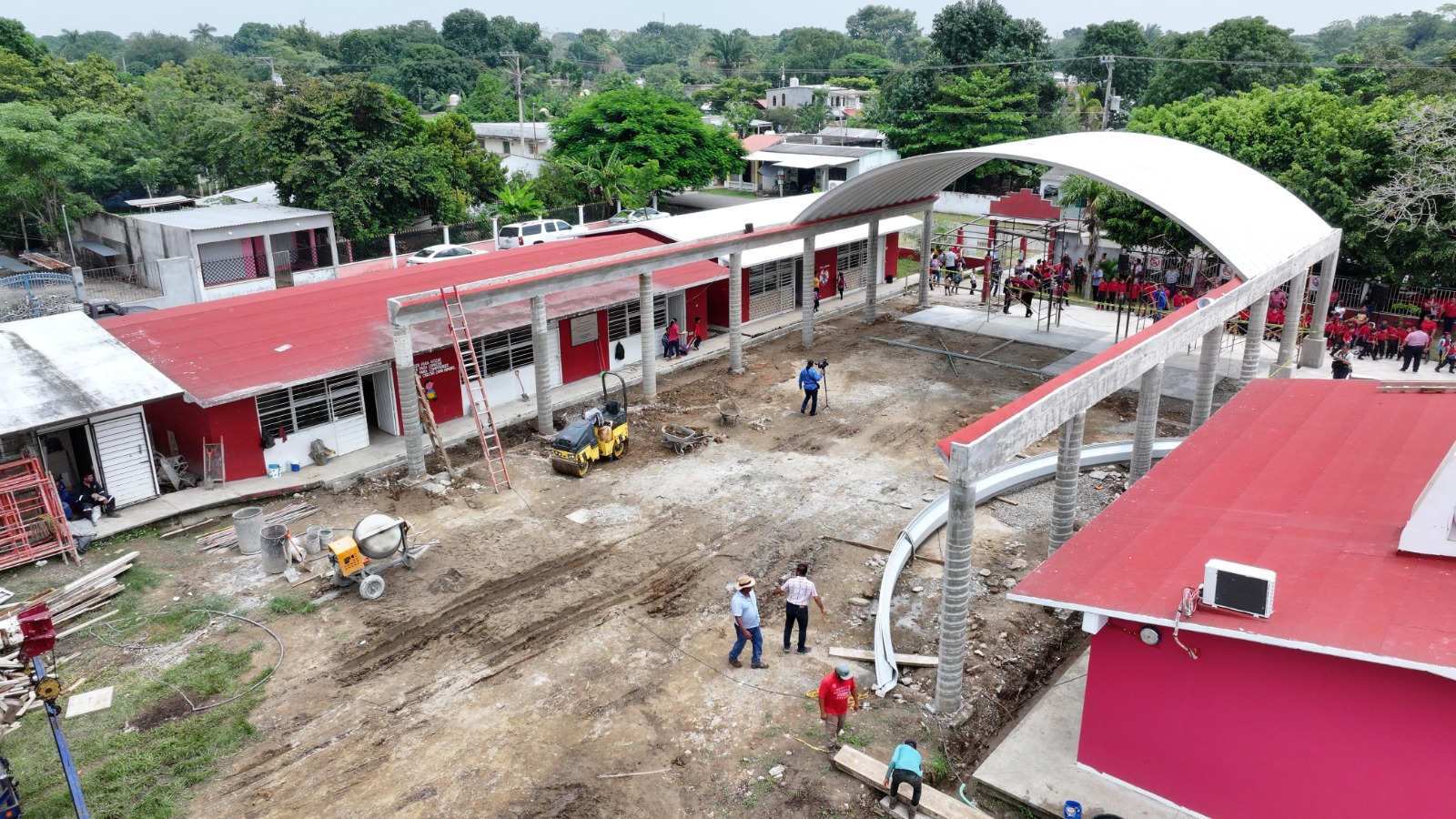 Supervisa Gobernador Javier May avance de obras educativas por más de 5.3 mdp; “en Cunduacán como en todo el estado se trabaja permanentemente y sin demoras”, subraya.