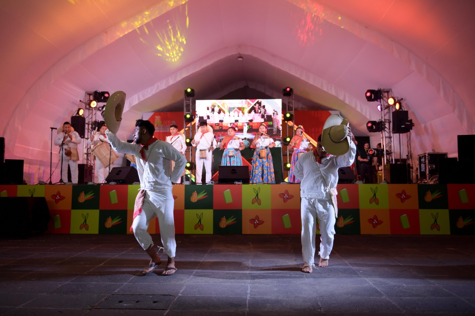 Tabasco estrecha lazos culturales en el segundo día de la 36 FILAH.