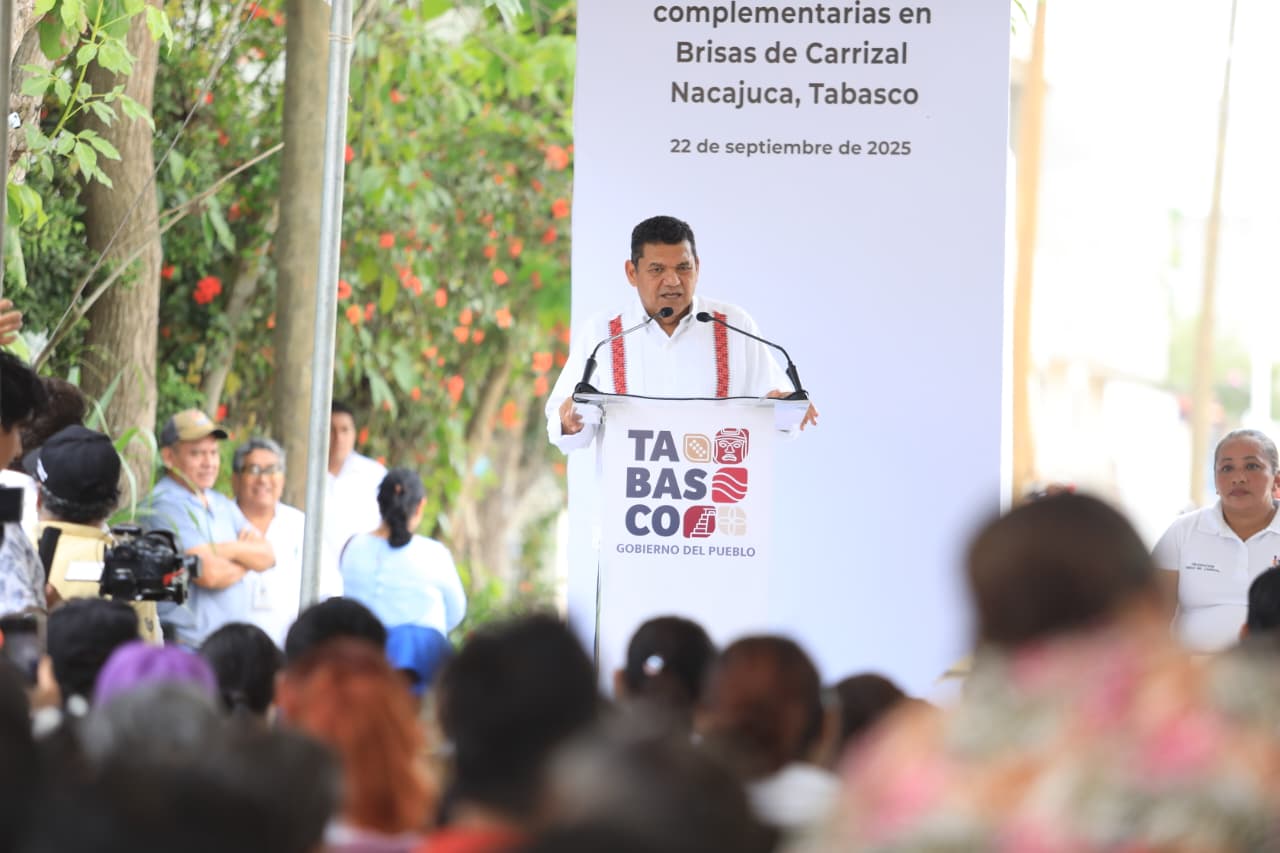 Cuenta Brisas del Carrizal con calles renovadas; entrega Javier May las primeras realizadas con concreto hidráulico y compromete nuevo paquete de obras para continuar beneficiando la zona.