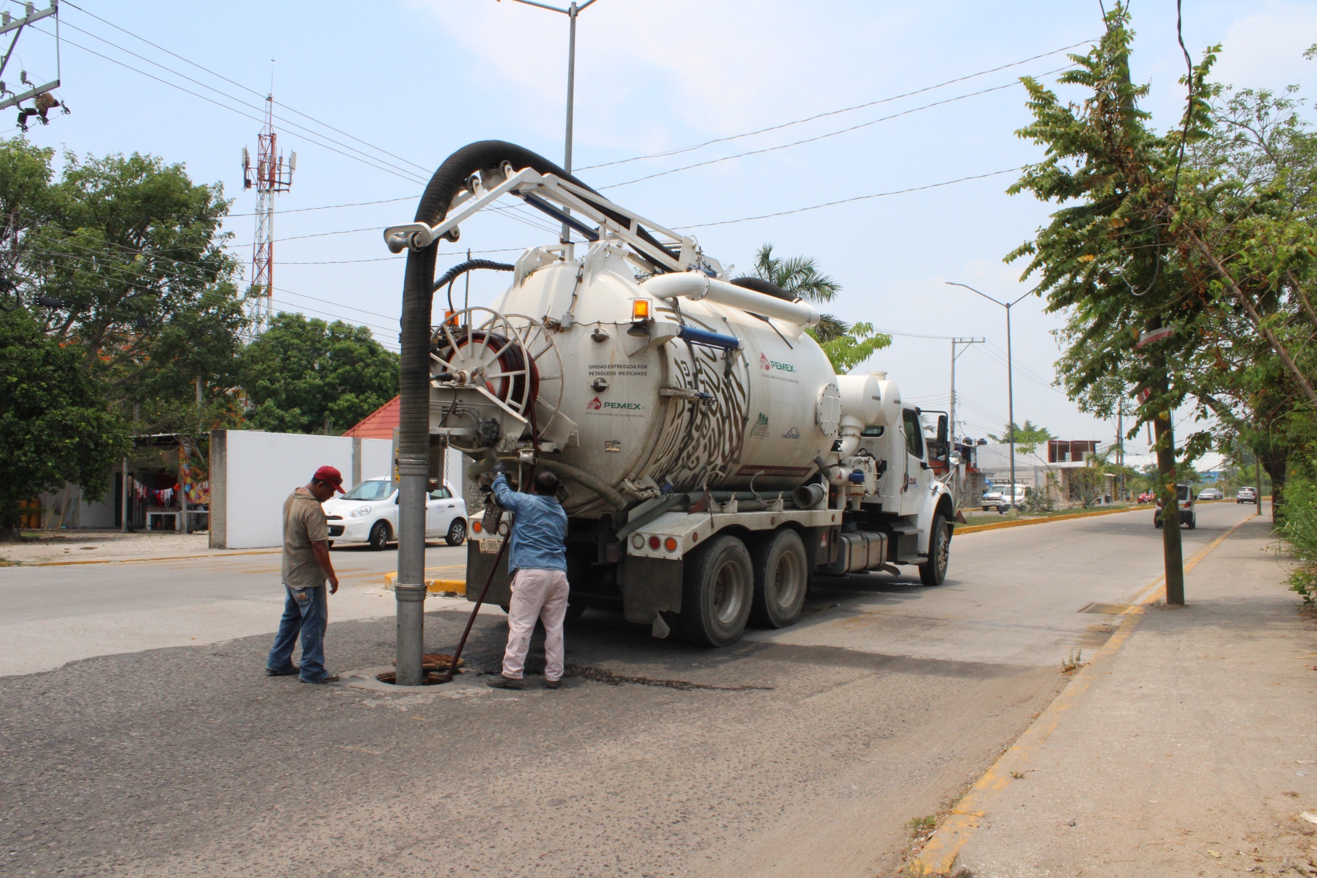 Desazolva la CEAS más de 431 mil metros lineales de drenajes en el Estado.