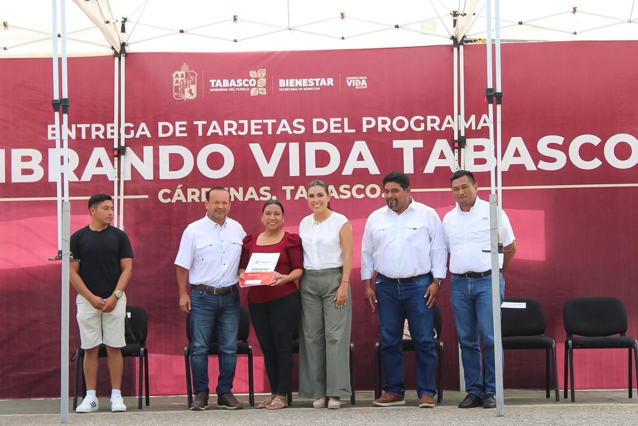 Sembrando Vida Tabasco ofrece justicia social a beneficiados; 2 mil 576 campesinas y campesinos de Huimanguillo y Cárdenas reciben tarjetas.