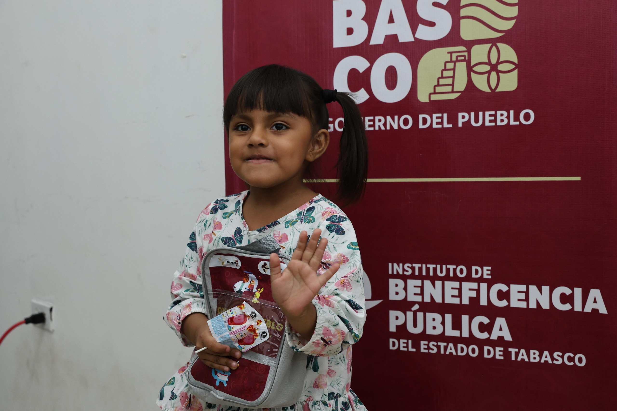 Gobiernos del Estado y de México transforman vida de 106 niñas, niños y adolescentes, con entrega de auxiliares auditivos; este año se otorgarán más de mil equipos.
