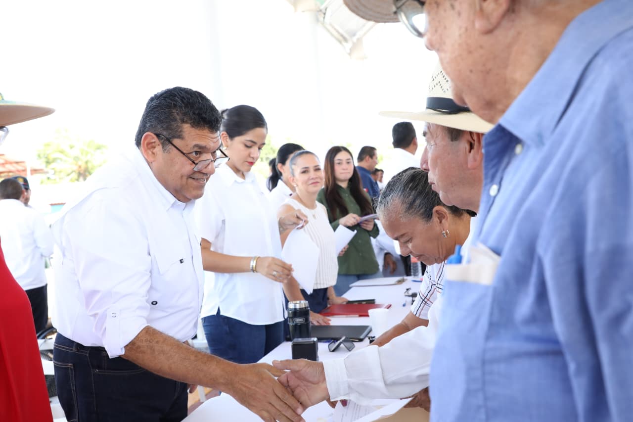 Con el mismo presupuesto hemos hecho más, afirma Javier May al llevar justicia social y bienestar hasta el poblado El Arenal de Balancán.