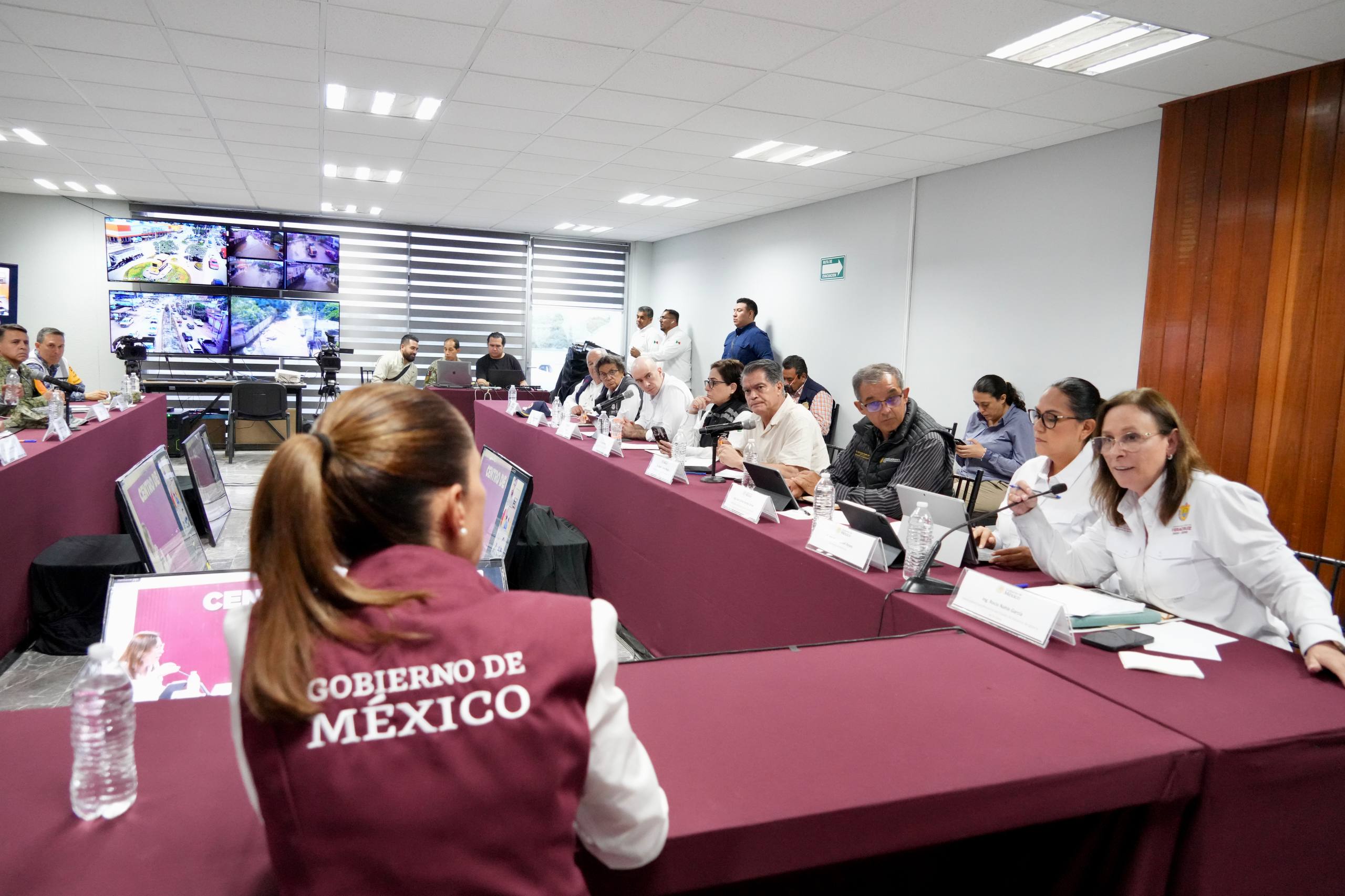 EN POZA RICA, VERACRUZ, PRESIDENTA CLAUDIA SHEINBAUM SUPERVISA ENTREGA DE AYUDA HUMANITARIA Y TRASLADOS MÉDICOS.