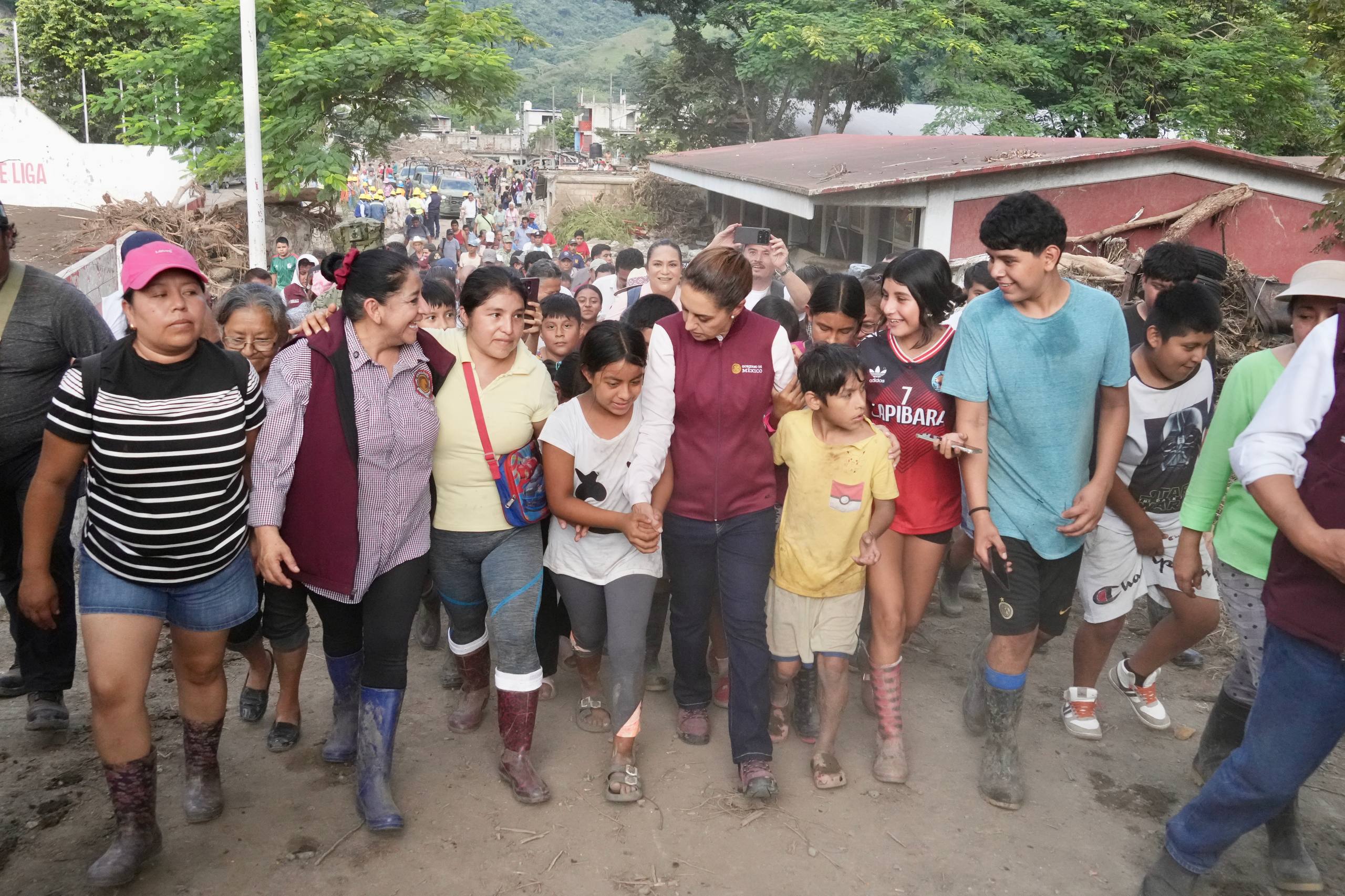PRESIDENTA CLAUDIA SHEINBAUM CONTINÚA ATENDIENDO, EN TERRITORIO, ZONAS AFECTADAS POR LLUVIAS.