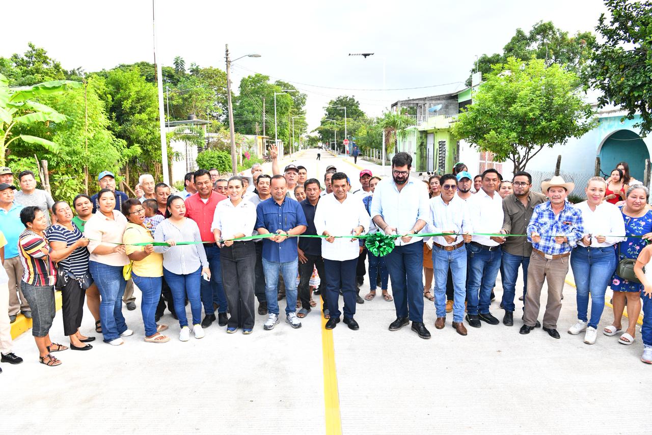 La fórmula para realizar obras de calidad es erradicar la corrupción y dar atención al pueblo, afirma Javier May al entregar vialidades renovadas y la rehabilitación de un jardín de niños en Cárdenas.