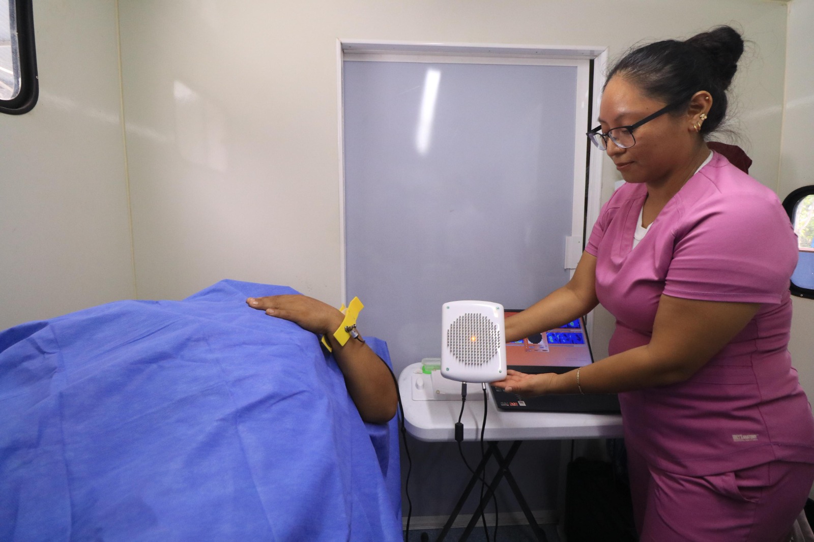 Garantiza Salud acceso gratuito al servicio de mastografía para lograr la detección temprana del cáncer de mama.