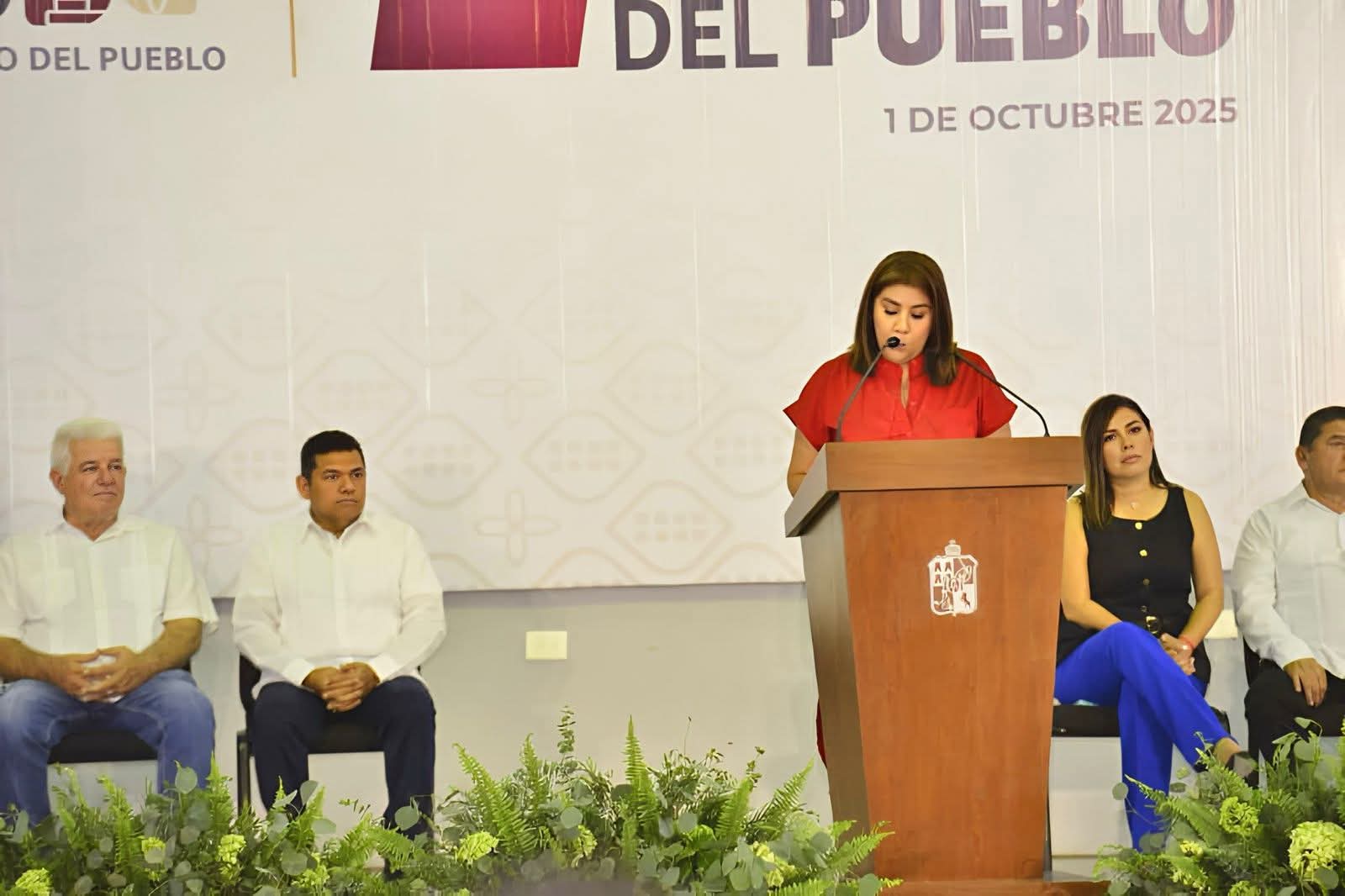 Alcaldesa Mari Luz Velázquez Jiménez reconoce liderazgo y compromiso social del Gobernador Javier May Rodríguez en su primer año de gobierno.